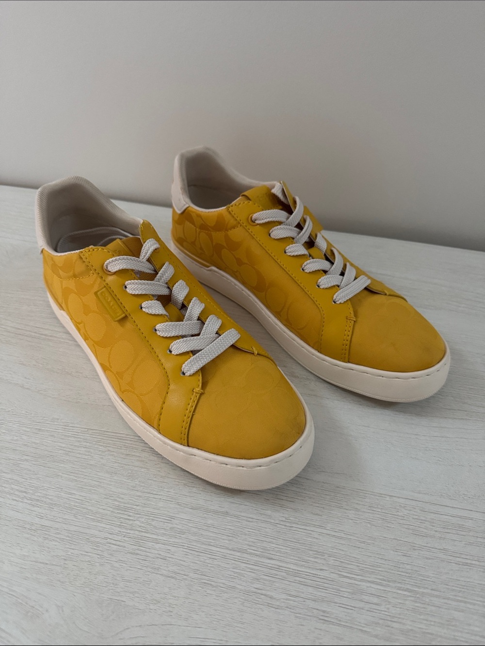 Coach Lowline Signature Low-Top Sneakers VGUC Size 7.5 - Picture 2 of 8